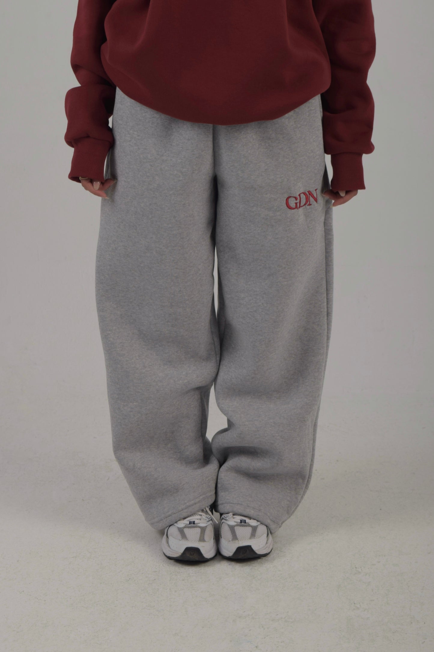 GREY BAGGY SWEATPANTS