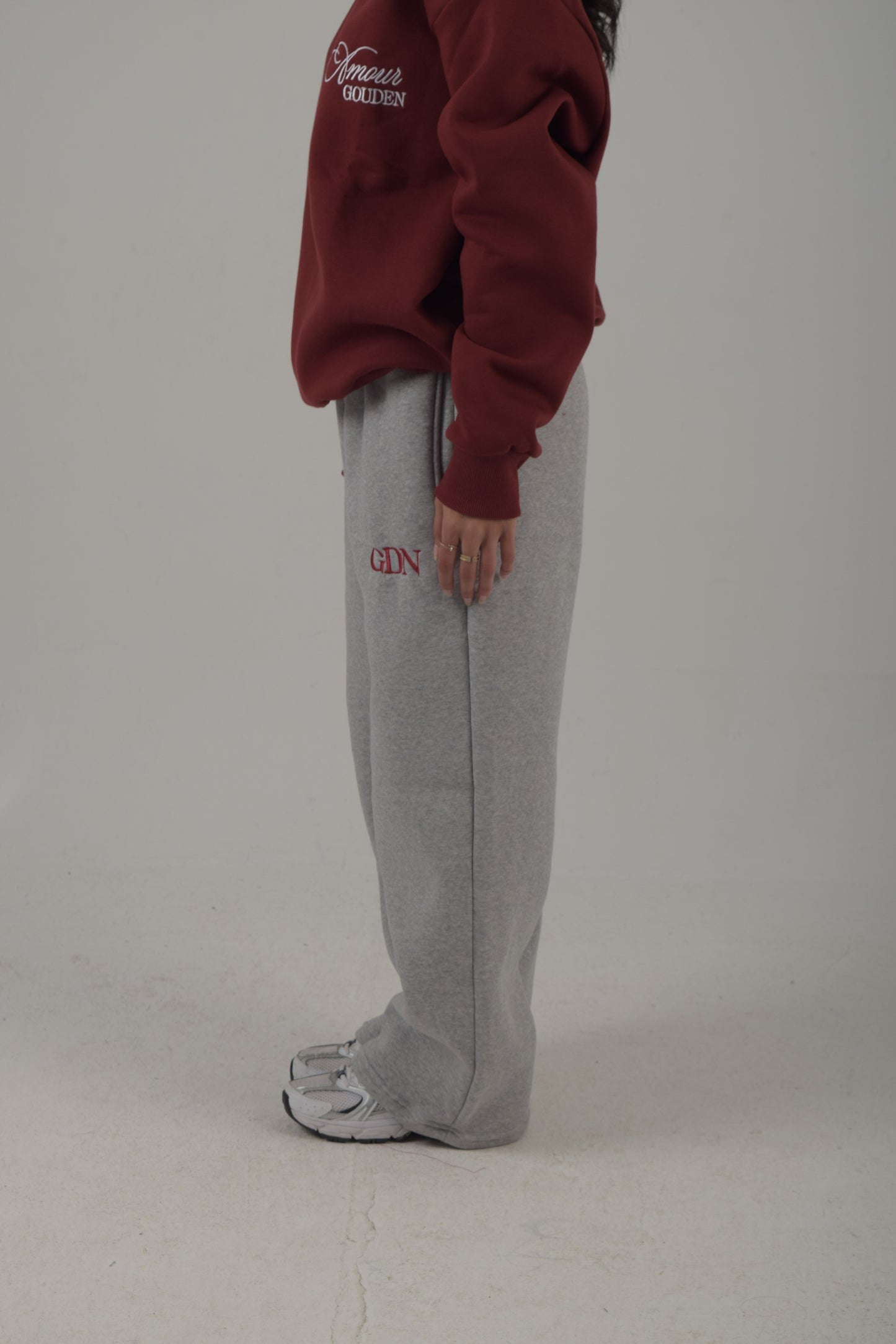 GREY BAGGY SWEATPANTS